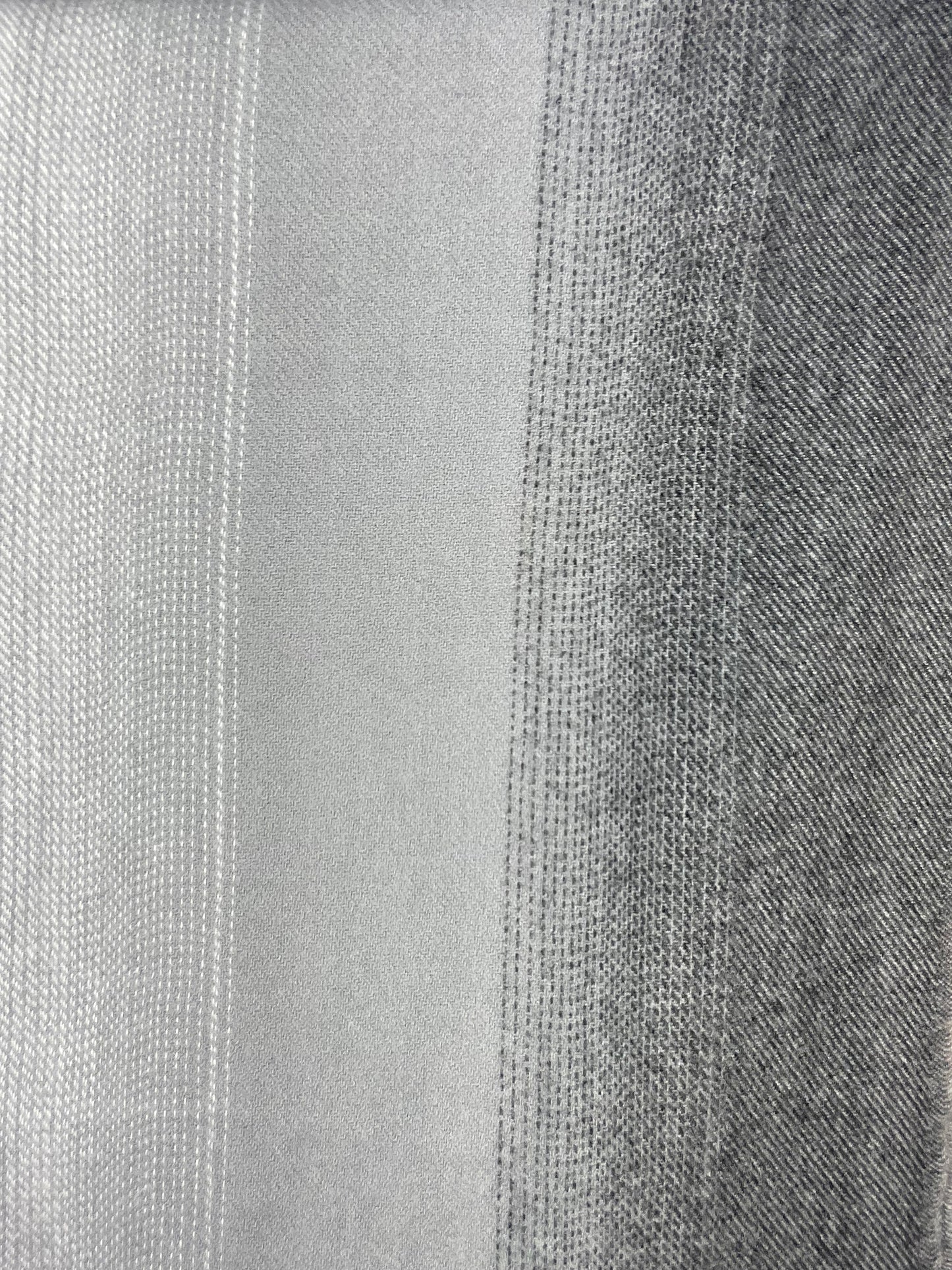 S075: Bufanda termal gris