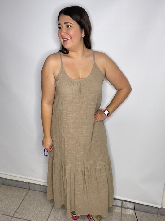 -Sleeveless peplum long dress