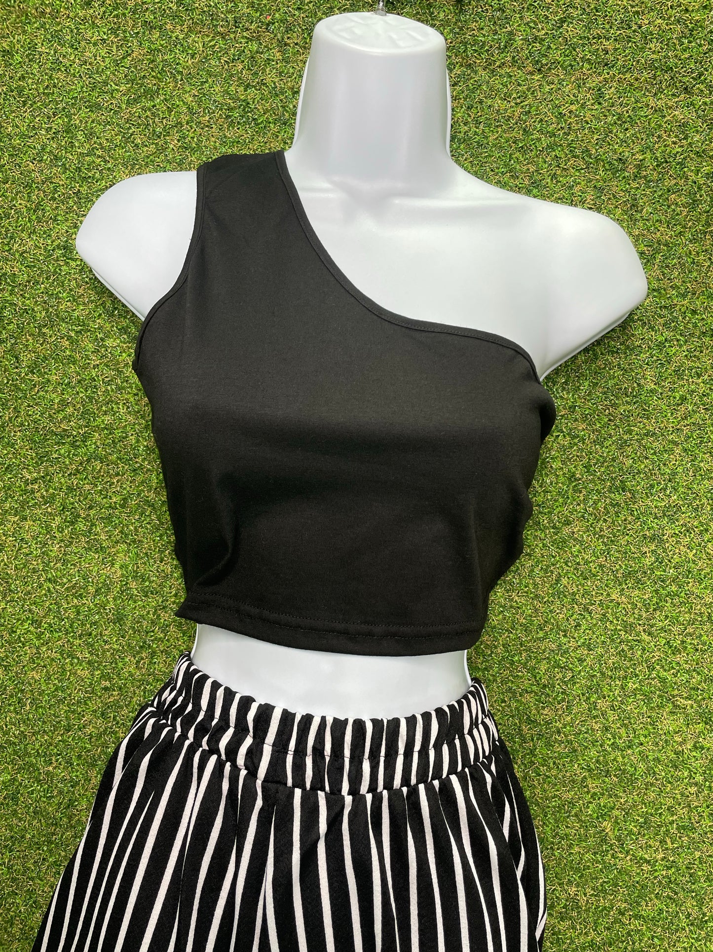 One shoulder crop top