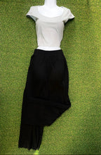 Load image into Gallery viewer, Black Pleated Palazzo Pants
